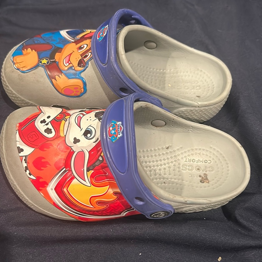 crocs